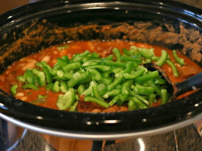 Slow Cooker Beefy 15 BEAN Chili
